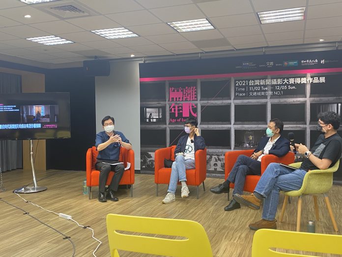 台灣新聞攝影協會舉辦關於數位時代新聞照片的保存與著作權保障的講座。 圖/應杰霖拍攝
